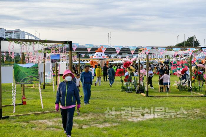 [크기변환]영주-1-5 행사장에는 소백산, 철쭉 사진전과 다채로운 배경의 포토존이 마련됐다.jpg
