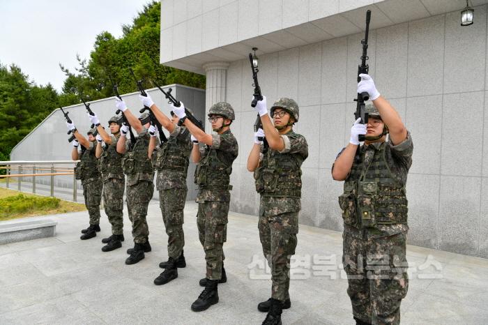 [크기변환]영주-6-2 3260부대원들이 조총발사를 하고 있다.jpg