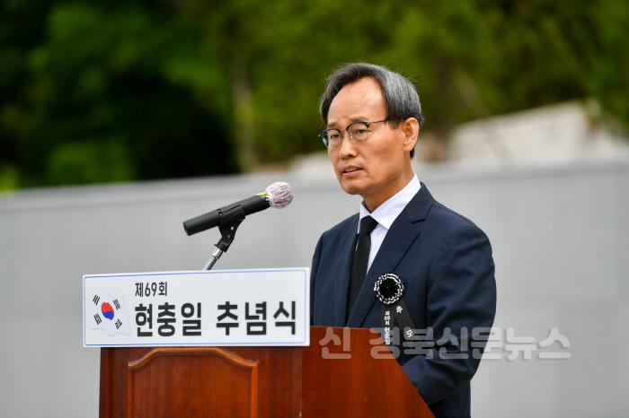 [크기변환]영주-6-5 박남서 영주시장이 추념사를 하고 있다.jpg