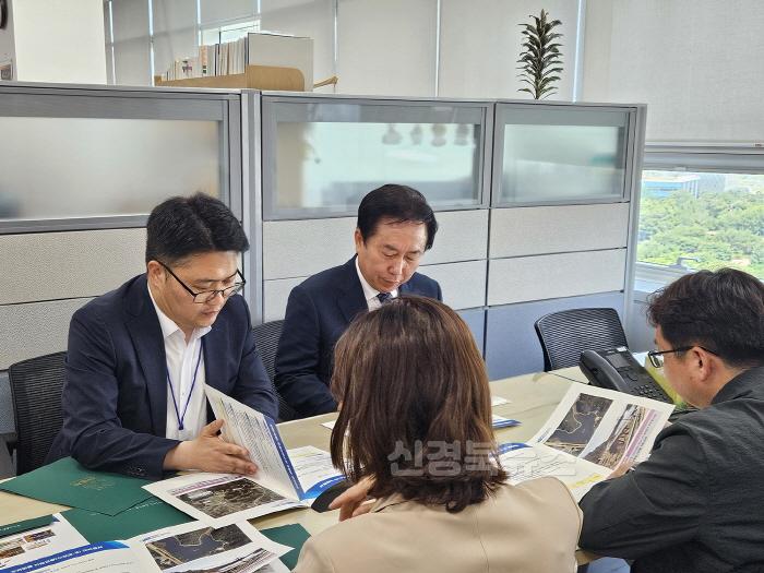 [크기변환]0612 권기창 안동시장 행안부 찾아 특별교부세 지원 요청 (2).jpg