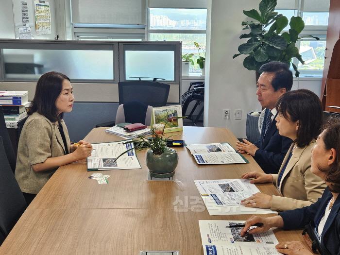 [크기변환]0612 권기창 안동시장 행안부 찾아 특별교부세 지원 요청 (1).jpg