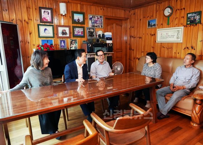 [크기변환]2 [사진] 영천시, 6월 호국‧보훈의 달 맞아 국가유공자 위문(무공수훈자회 도주환).jpg