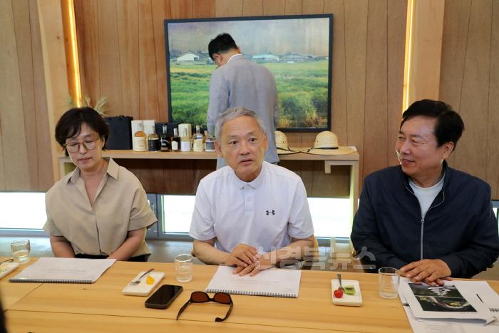 [크기변환]0613 권기창 안동시장, 문체부 장관 만나 국비 지원 건의 (2).JPG