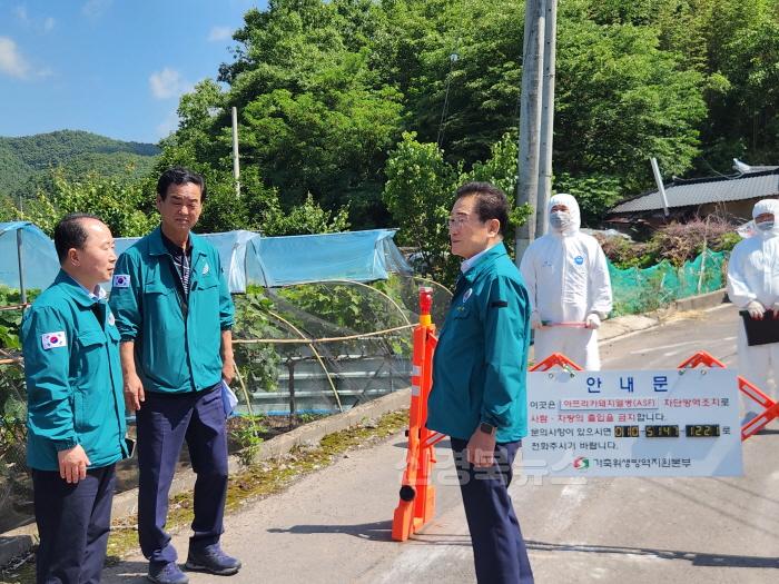 [크기변환][사진] 영천시, 아프리카돼지열병 확산 차단을 위한 방역 조치에 총력(현장3).jpg