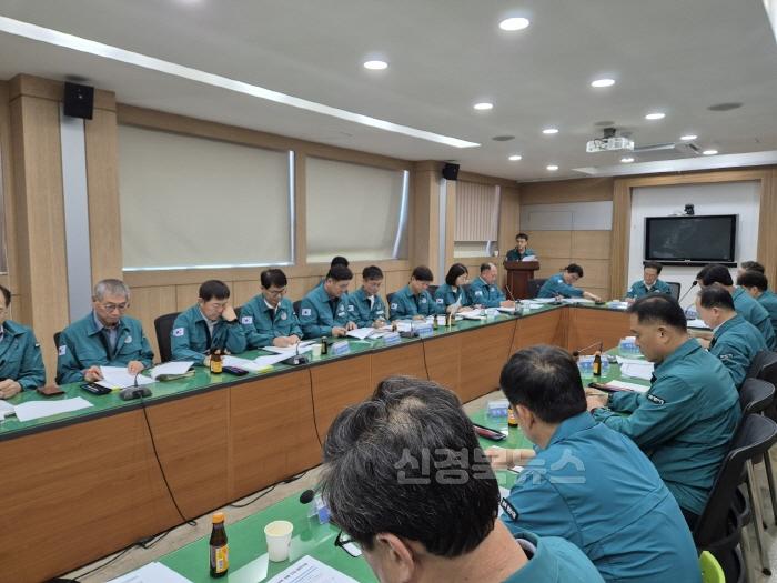 [크기변환][사진] 영천시, 아프리카돼지열병 확산 차단을 위한 방역 조치에 총력(회의3).jpg