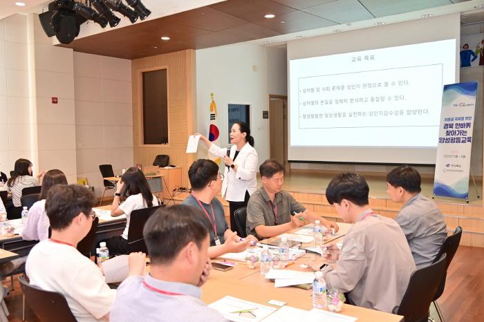 [크기변환]240618보도자료(청송군, 양성평등 인식 제고 앞장[‘2024년 찾아가는 양성평등 교육’시행]) (3).jpg