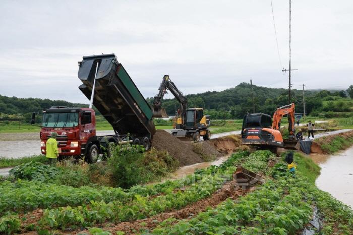 [크기변환](예천군) 김학동 예천군수 집중호우 현장점검 나서 (1).jpg