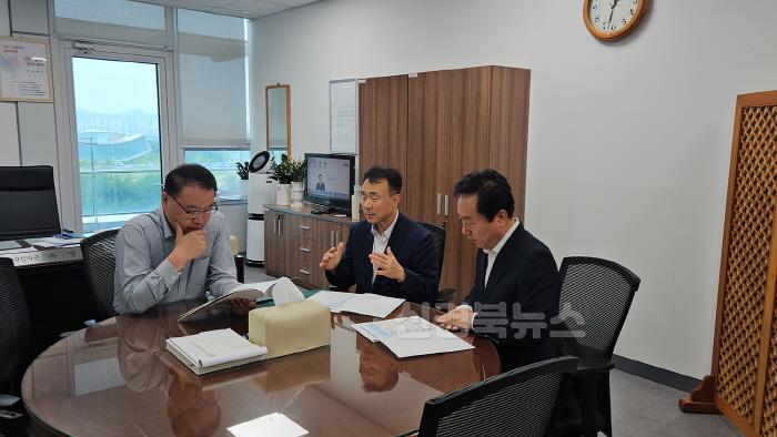 [크기변환]0710 권기창 안동시장  내년도 국비확보 위한 잰걸음 (2)-유병서 예산총괄심의관.jpg