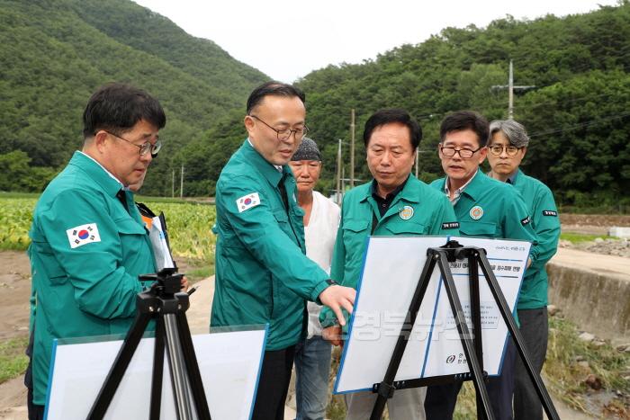 [크기변환]0712 이한경 행안부 차관, 안동 호우 피해지역 방문 (3).JPG