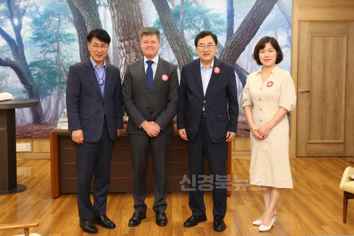 [크기변환]보도자료_주낙영 시장 주한칠레대사 접견_02.JPG