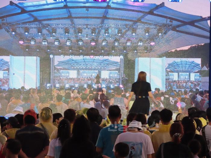 [크기변환]K레트로 콘서트 (3).JPG