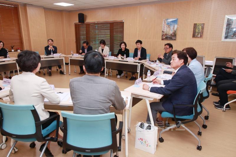 문화복지위원회_김천시공공산후조리원_견학 (3).jpg