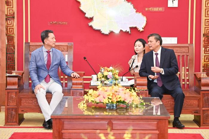 [크기변환][투자유치과]]박닌시청 방문 및 박닌시 당서기 면담.jpg