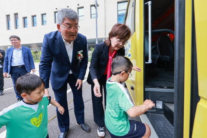 [크기변환]2024 08 23 아이사랑 돌봄버스 운행 기념식(건설교통과)147.JPG