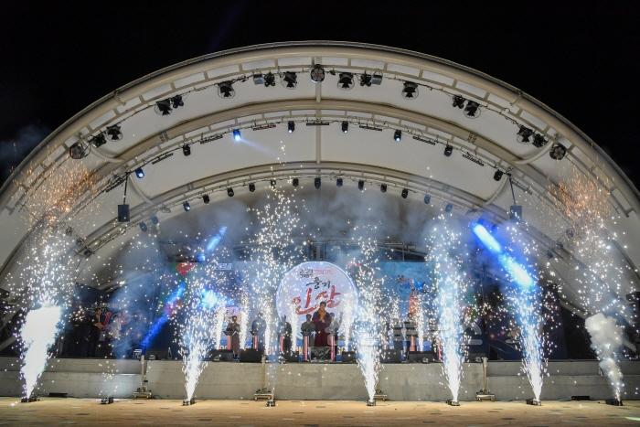 [크기변환]영주-1-2(참고사진)2023경북영주 풍기인삼축제 개막식 퍼포먼스.jpeg