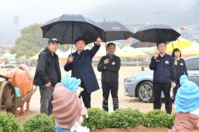 [크기변환]241028보도자료(청송군, 청송사과축제 준비 올인) (1).jpg