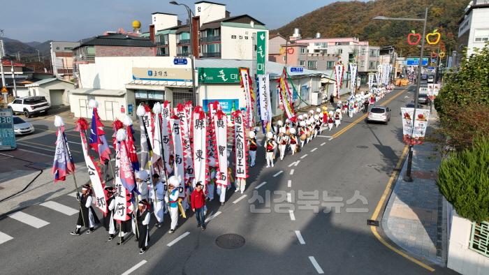 [크기변환]241029보도자료(가을 축제의 백미 제18회 청송사과축제 개막-청송도호부사 퍼레이드) (2).JPG