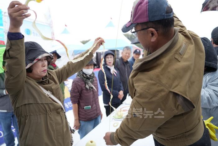 [크기변환]241101보도자료(청송사과축제, 대한민국 최고 축제 선보여-사과올림픽 3종) (1).jpg