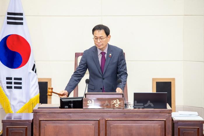 [크기변환]박교상의장 회의주재.jpg