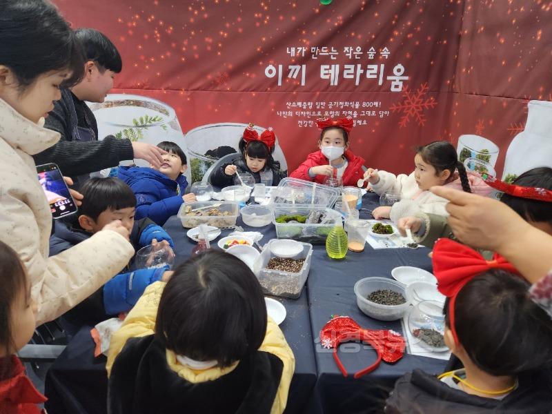 (추가)1.경북교육청, 크리스마스‘2024 아이들은 경북에서 자란다’행사 운영(학령인구감소, 경북교육이 만들어 가는 미래)_03.jpg