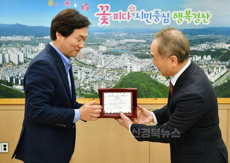 [경산시보도자료]경산시, 전 경상북도자치경찰위원장 이순동 변호사 경산시 고문변호사로 신규 위촉(1).JPG
