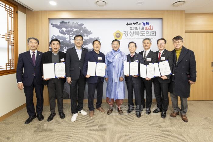 [크기변환]윤리심사자문위원회_위원_위촉식_사진.jpg