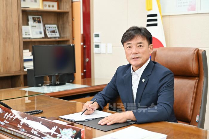 [크기변환]250131보도자료(청송군, 2025년 군민 중심 복지서비스 제공 [믿음직한 청송복지 실현]-윤경희 청송군수) (1).jpg