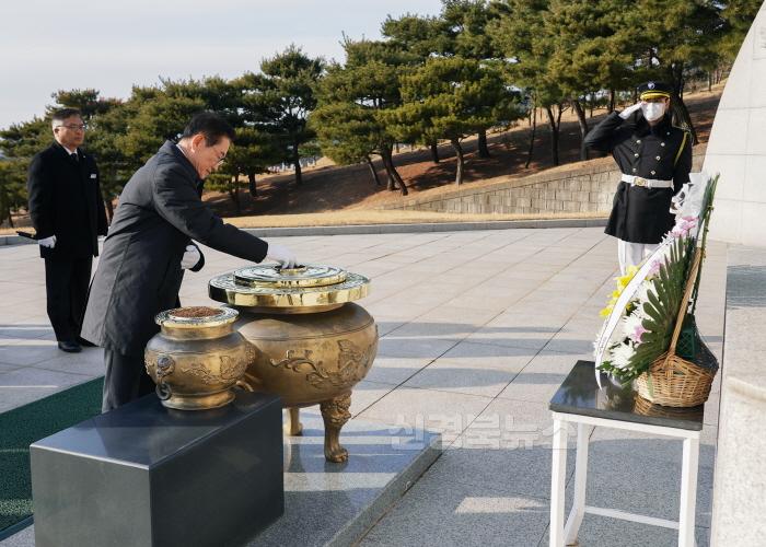 [크기변환]5 [사진] 영천시, 대구 군부대 영천 유치 기원 호국영령 참배 (3).jpg