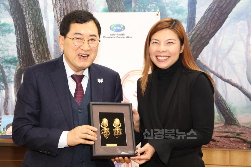 2_주낙영 경주시장 홍콩경제무역대표부 대표 접견_01.jpg