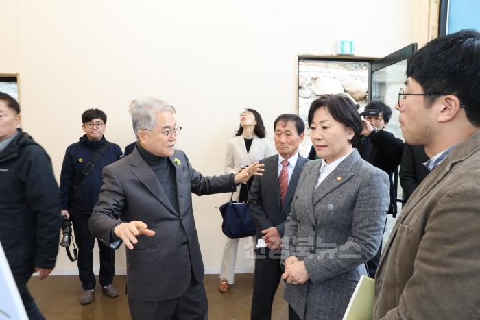 [크기변환]미래혁신도시과)청도군, 송미령 농림축산식품부 장관과 농촌공간 재생 정책현장 간담회 가져 (2).jpg