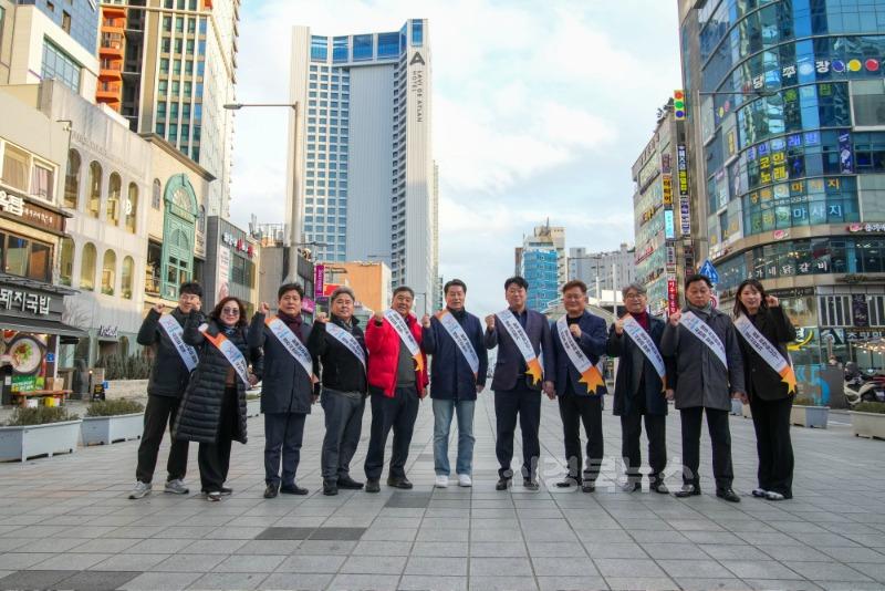 [사진]APEC 특위 역량강화 현장방문 1.jpg