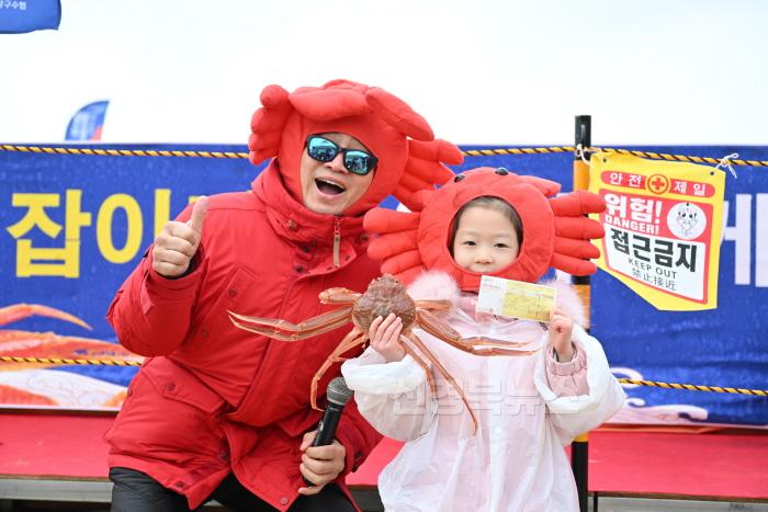 [크기변환]1-3_제28회 영덕대게축제, 나흘간 10만 인파 뜨거운 열기.jpg