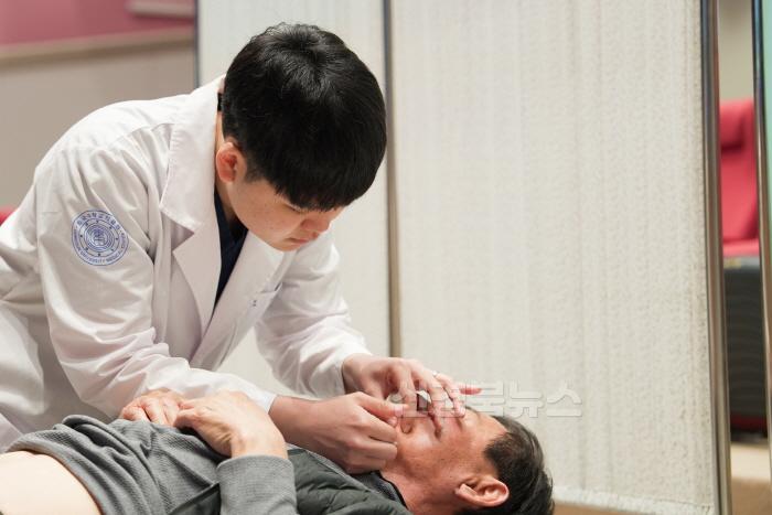 [크기변환]250404보도자료(청송군, 산불 피해 주민들에게 힘이 되는 의료지원의 손길[한방의료봉사]) (1).JPG