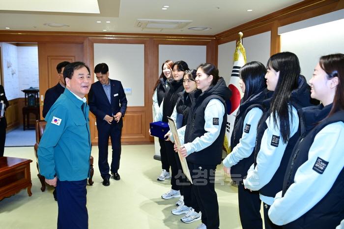 [크기변환]김천시청 여자농구단, 2025년 첫 대회 우승-스포츠산업과(사진2).jpg