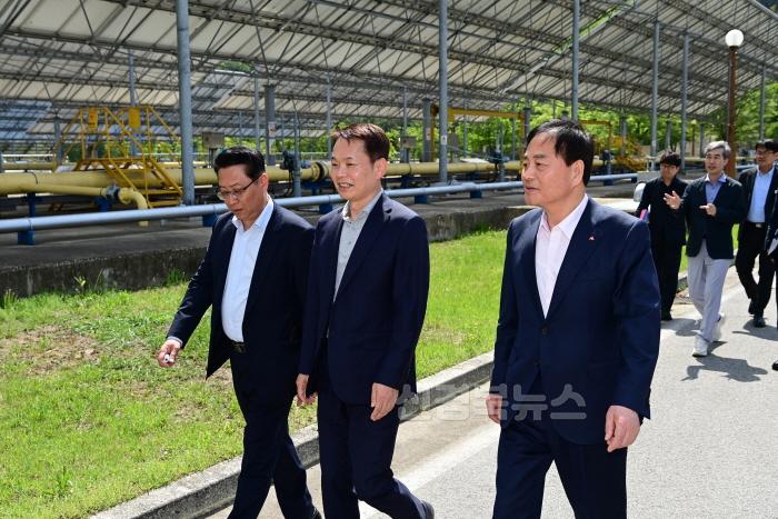 [크기변환]환경부 차관 김천환경사업소 방문-상하수도과(사진2).JPG