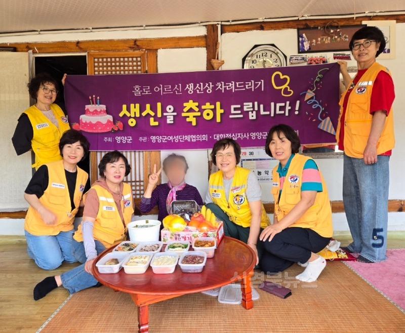 3-3 사진(2025년 홀로 어르신 생신상차려드리기).jpg
