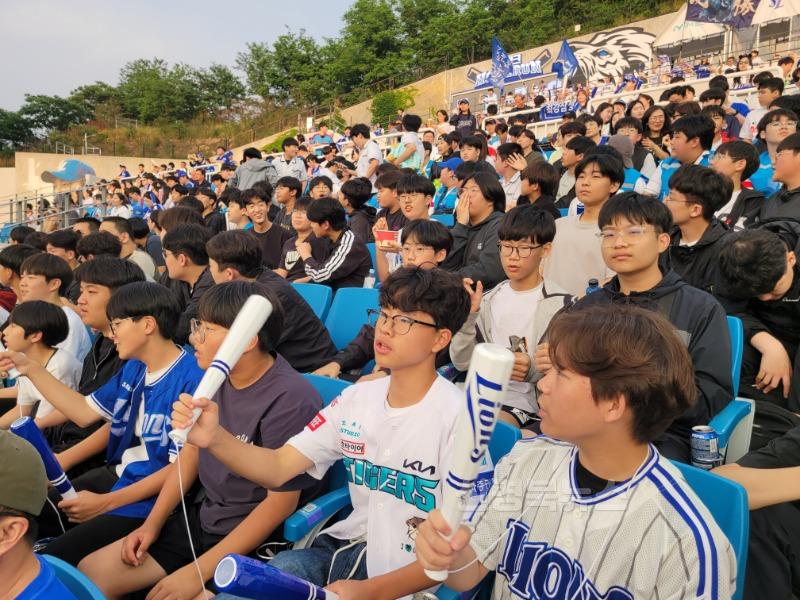 [영천중] 사제동행 야구경기관람 사진(2).jpg