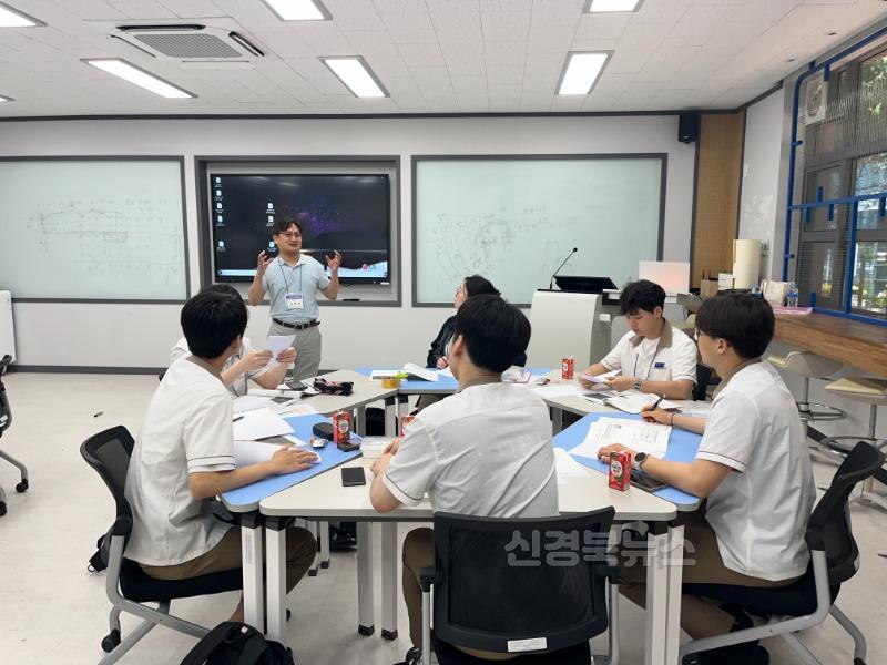 [교육청소년과]구미시  직업계고 3학년 대상 채용 연계형 직무교육 본격화(지산학희망더하기-한화시스템)2.JPG