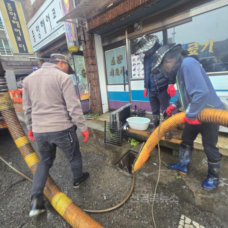 [하수과]빗물받이 준설작업 사진.jpg
