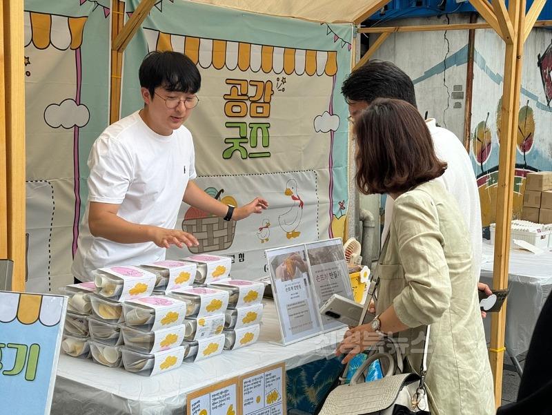 북한이탈주민의_날_행사(전시소개).jpg