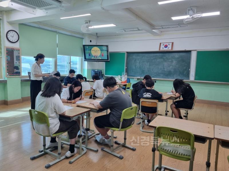 [대도초]6학년 스마트폰 과의존 예방 교육실시 사진 (1).jpg