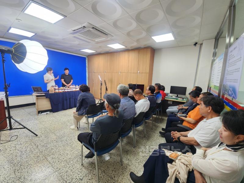 07.17.(목)-5 보도자료(안림딸기농원 라이브커머서 첫 도전)(3).jpg