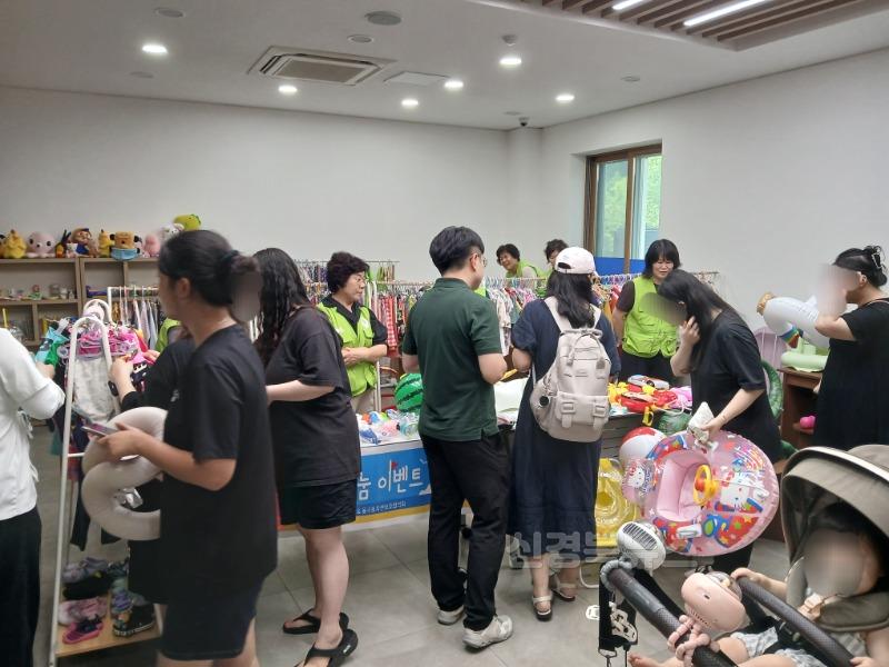 함께 나누는 즐거움, ‘물놀이용품 나눔 행사’ 개최-율곡동(사진2).jpg