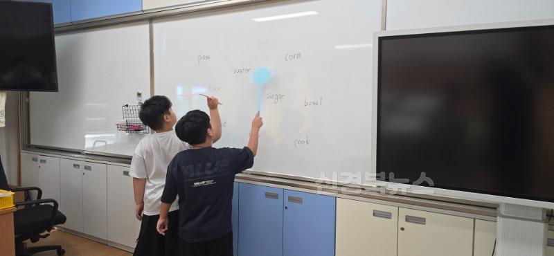 숭산초등학교_[보도자료] 영어로 읽고, 만들고, 맛보고! (숭산초) (3).jpg