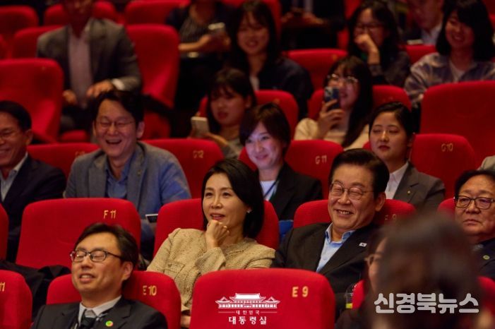 부산국제영화제 상영작 <극장의 시간들> 관람(대통령실)