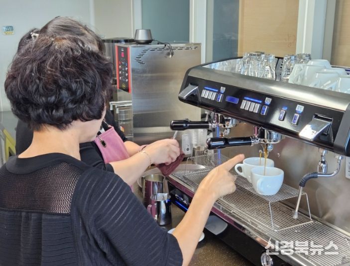 1인가구 주민 대상  디저트만들기 체험프로그램 진행