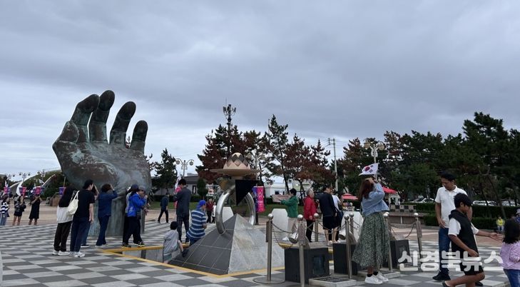 추석 연휴 동안 포항 주요 관광지를 찾은 관광객들.