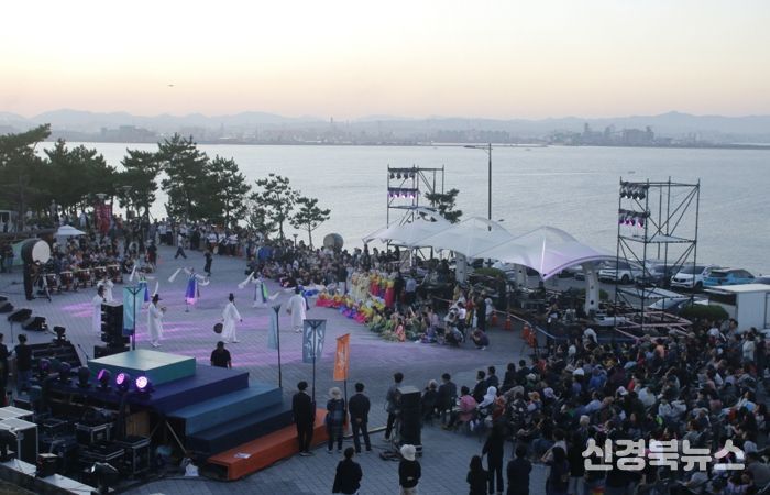 재단법인 포항문화재단은 11일 연오랑세오녀테마공원에서 제16회 일월문화제를 개최했다.
