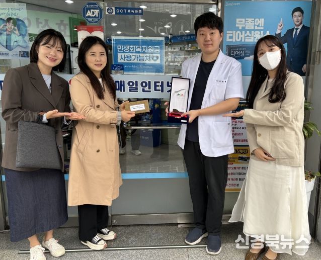 매일인터넷약국 우수치매안심약국 지정 관련 사진(약사, 치매안심센터 직원)