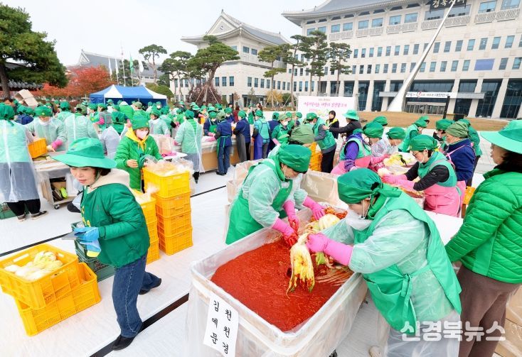 ‘사랑의 김장 담그기’로 나눔·연대 실천